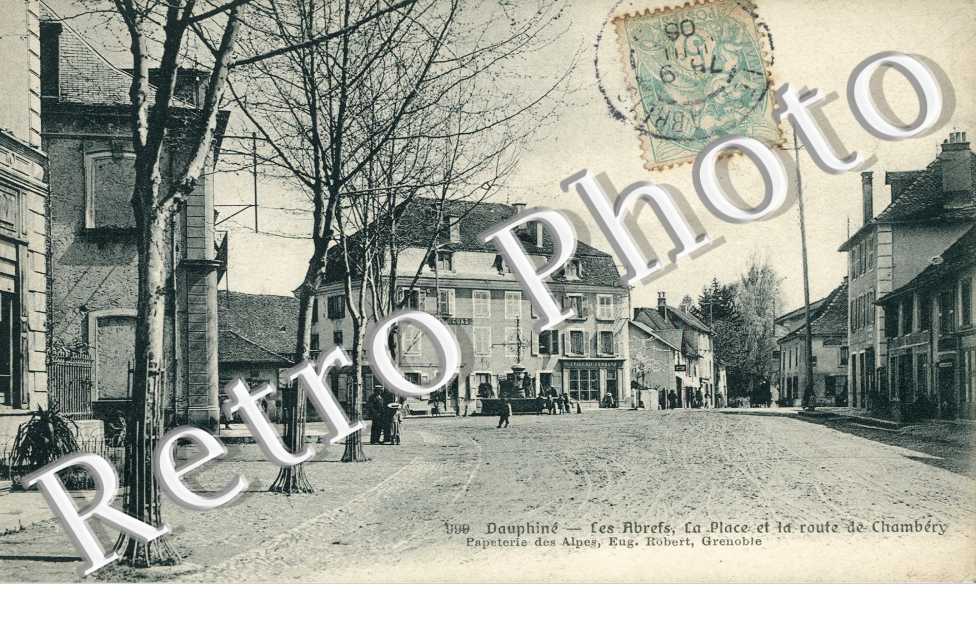 la place et la route de Chambery
