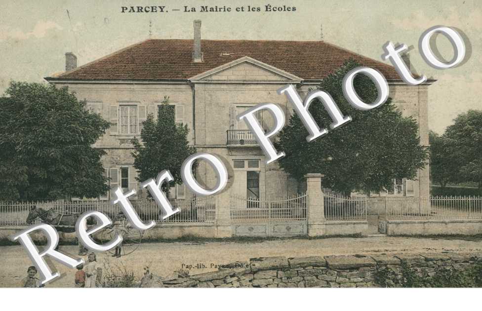 La mairie et les ecoles