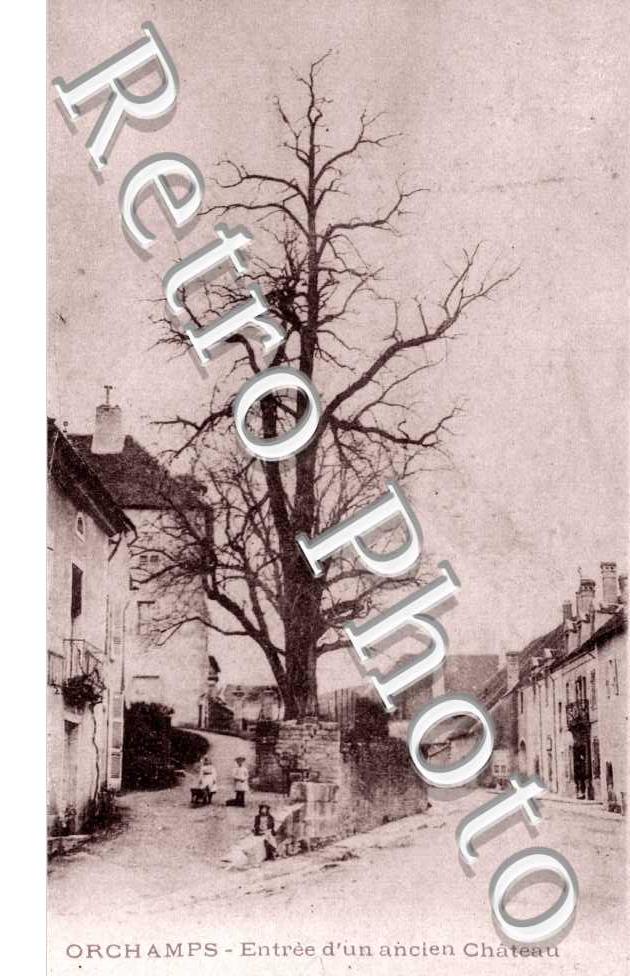 entree d'un ancien chateau