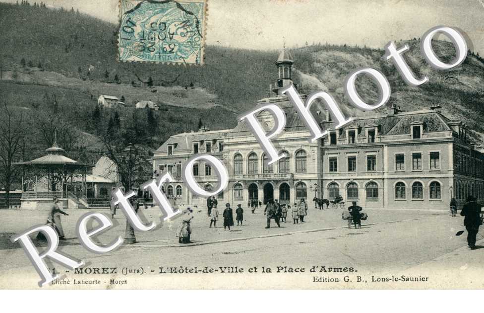 Hotel de ville et Place d'Armes