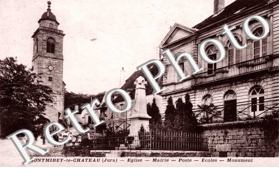 Eglise, Mairie, Poste, Ecoles