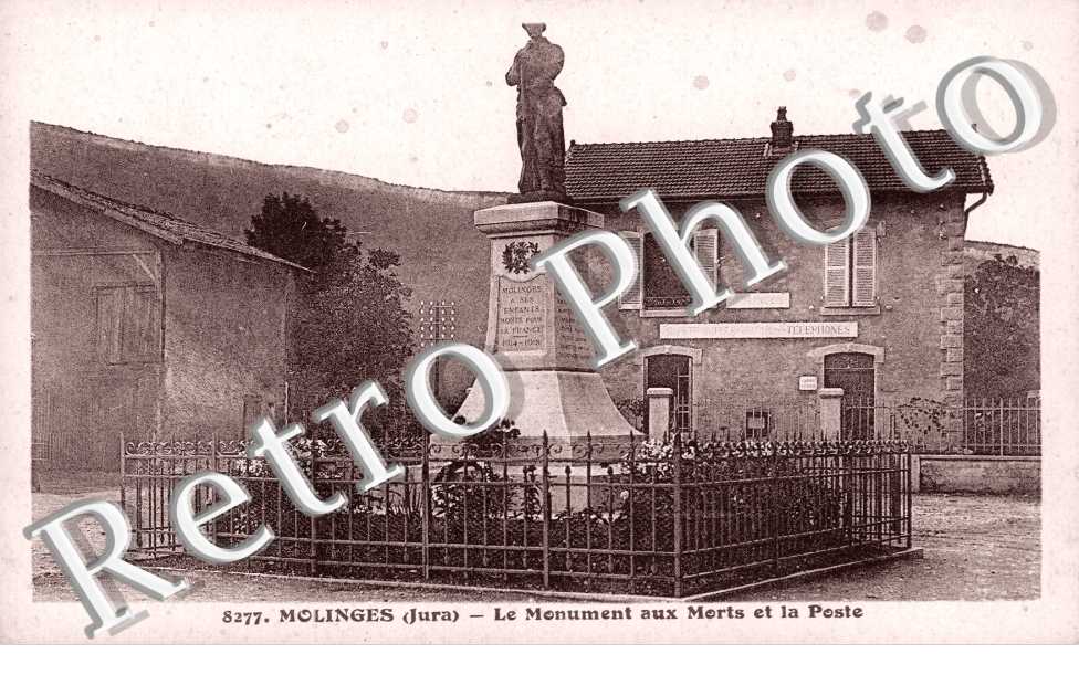 Le monument aux morts et la Poste