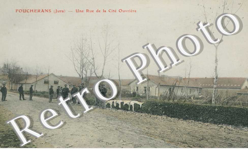 Une Rue de la Cite Ouvriere