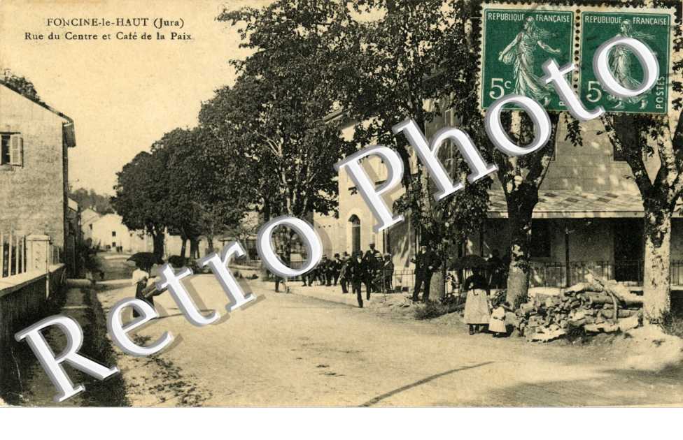 rue du centre et cafe de la paix