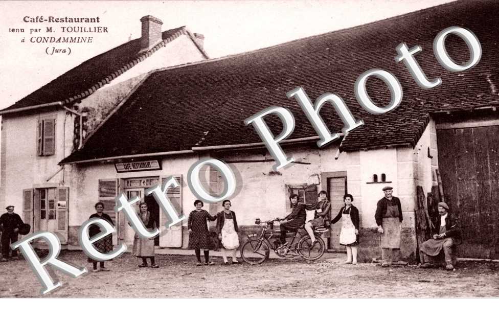 Cafe Restaurant tenu par M. Touillier