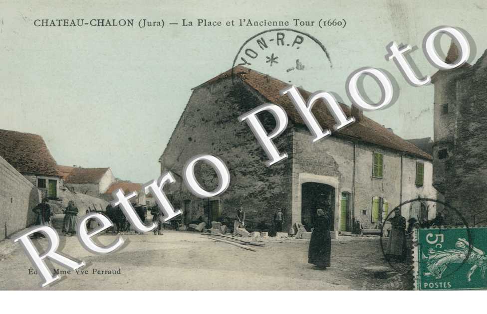 La place et l'ancienne Tour