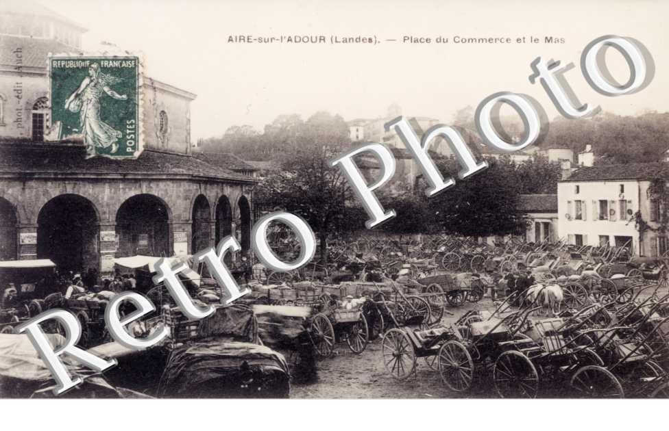 place du Commerce et le mas