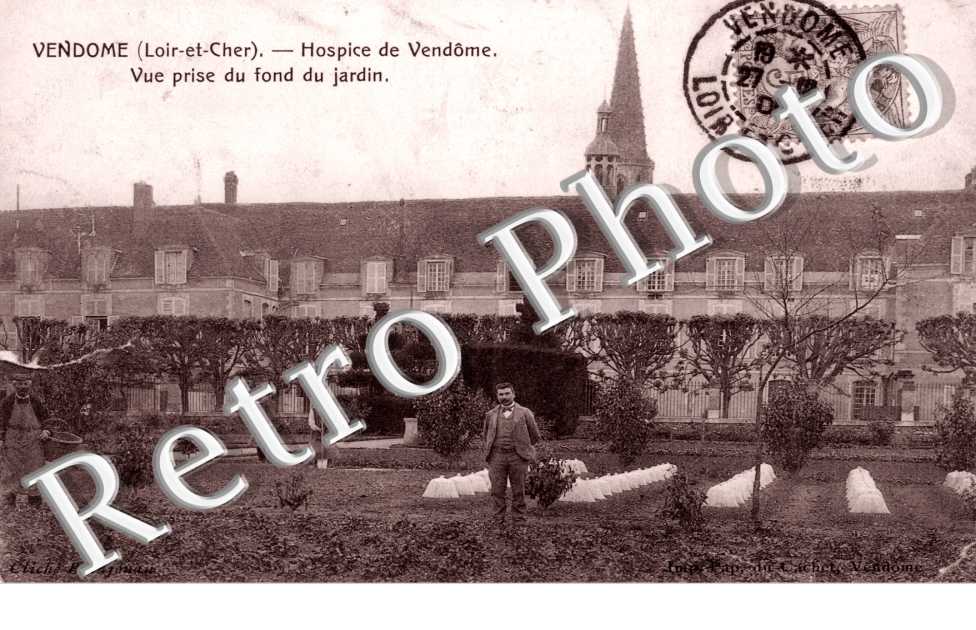 Hospice de Vendome, Vue prise du fon du Jardin
