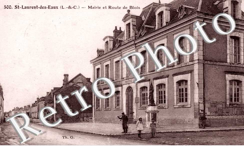 Mairie et Route de Blois