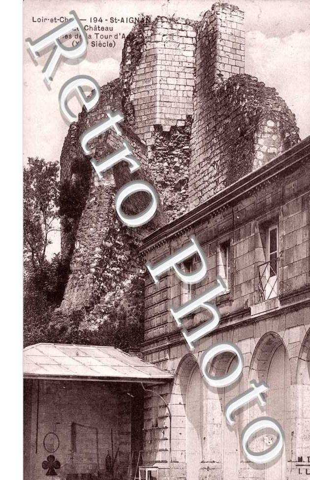 le Chateau - Ruines de la Tour d'Angle