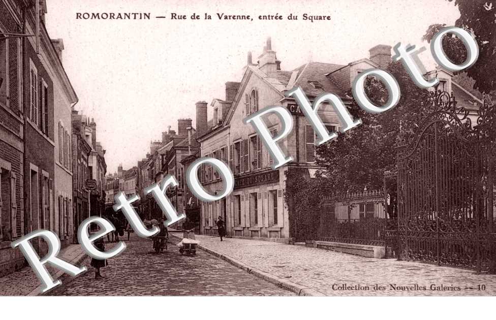 Rue de la Varenne entree du Square