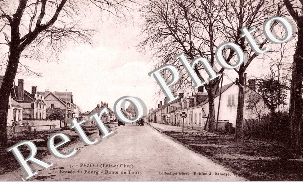 Entree du Bourg, Route de Tours