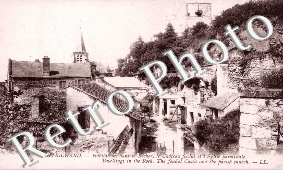 Habitations dans le Rocher, le Chateau feodal et l'Eglise paroissiale