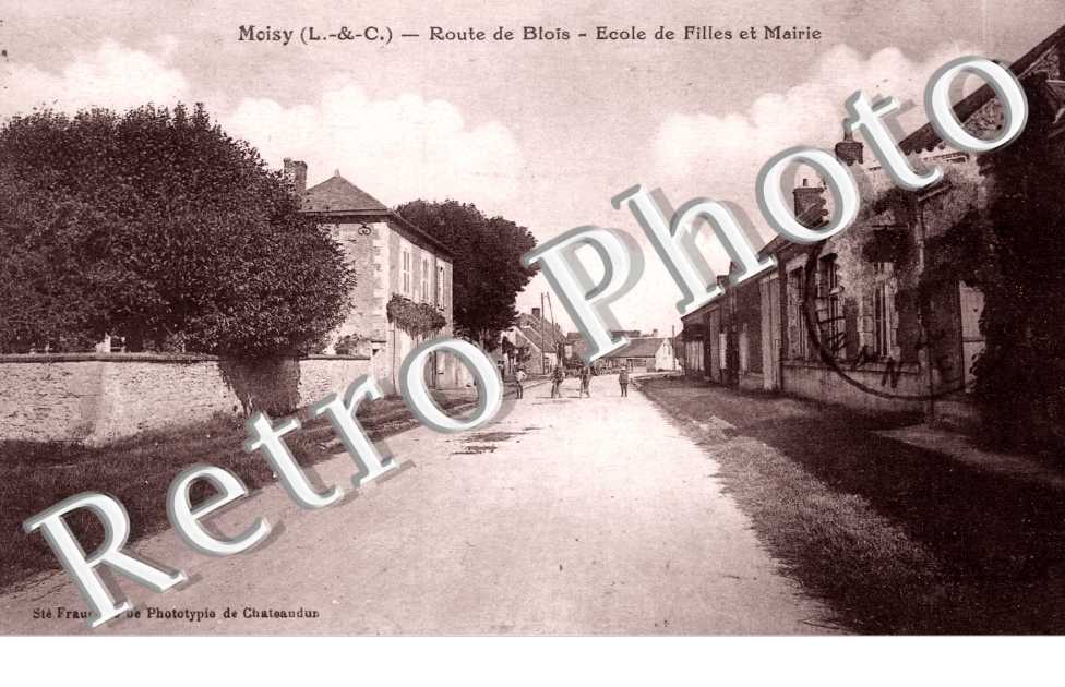 Route de Blois, Ecole de Filles et Mairie