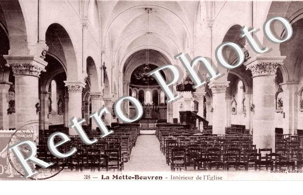 Interieur de l'Eglise