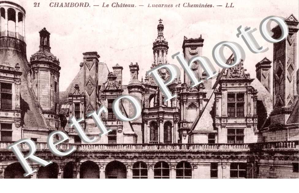 Chateau, lucarnes et cheminees