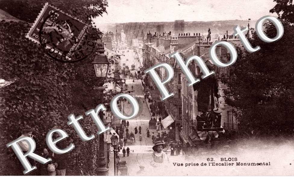 Vue prise de l'escalier monumental