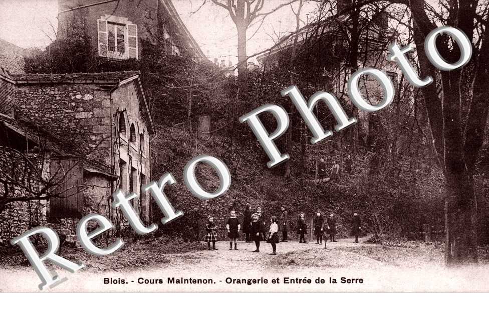 Cours Maintenon Orangerie et entree de la serre
