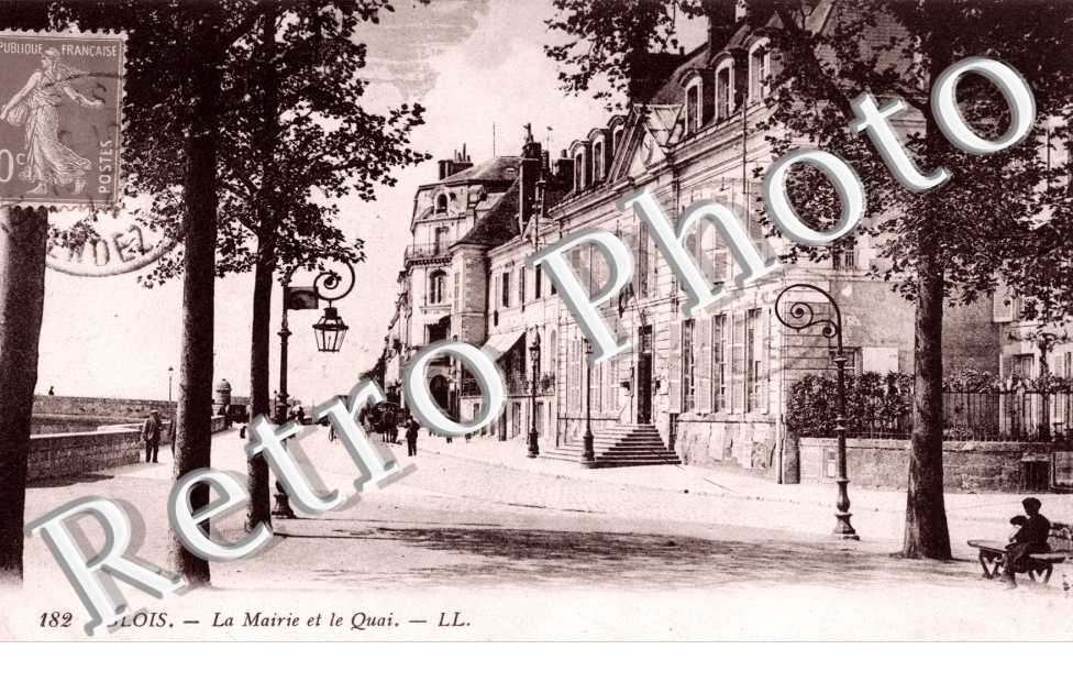 La mairie et le quai