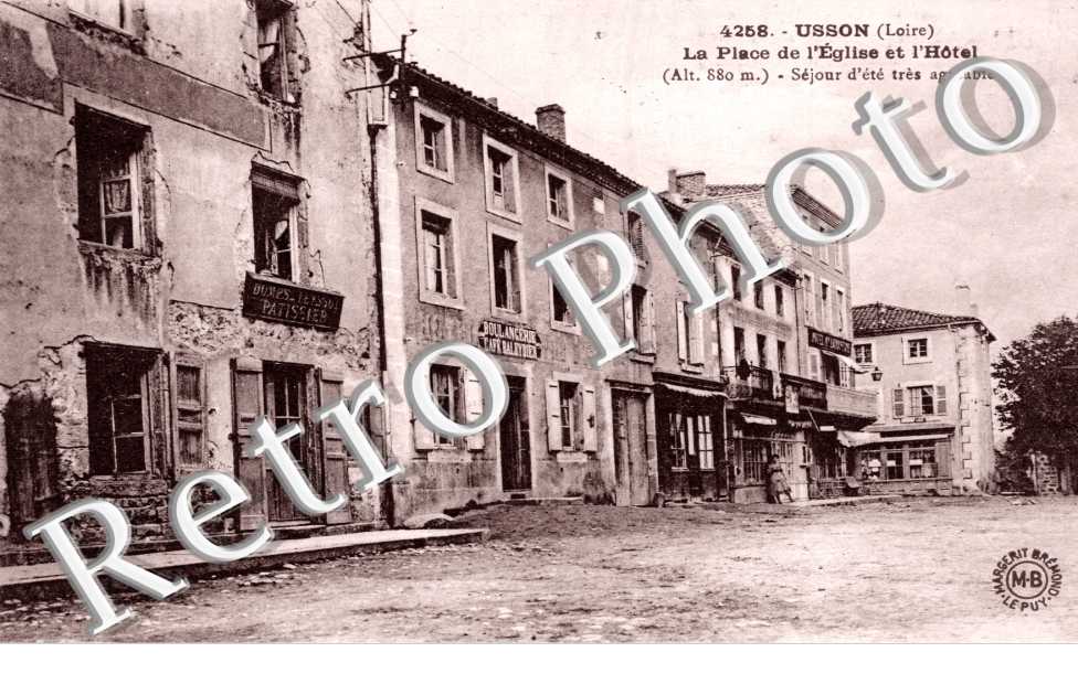 la Place de l'Eglise et l'Hotel