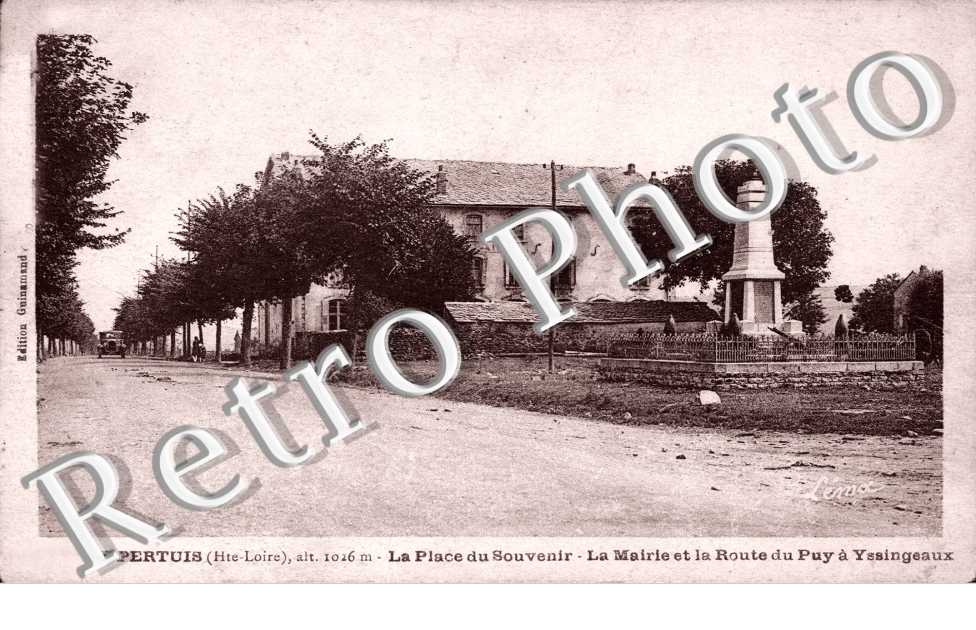 Le Perthuis - place du souvenir