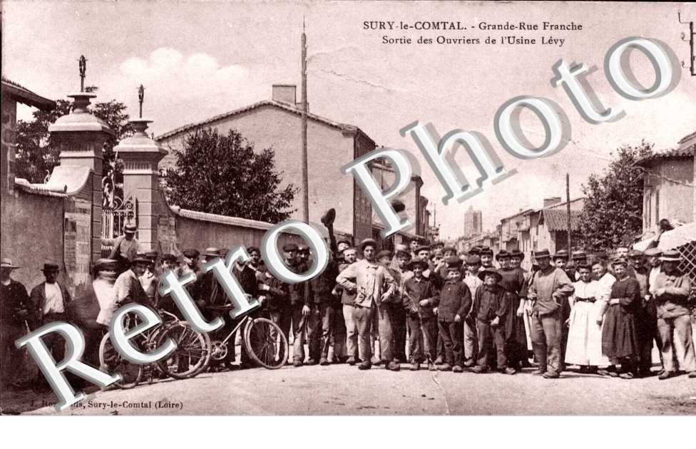 grande rue franche, sortie des ouvriers de l'usine Levy