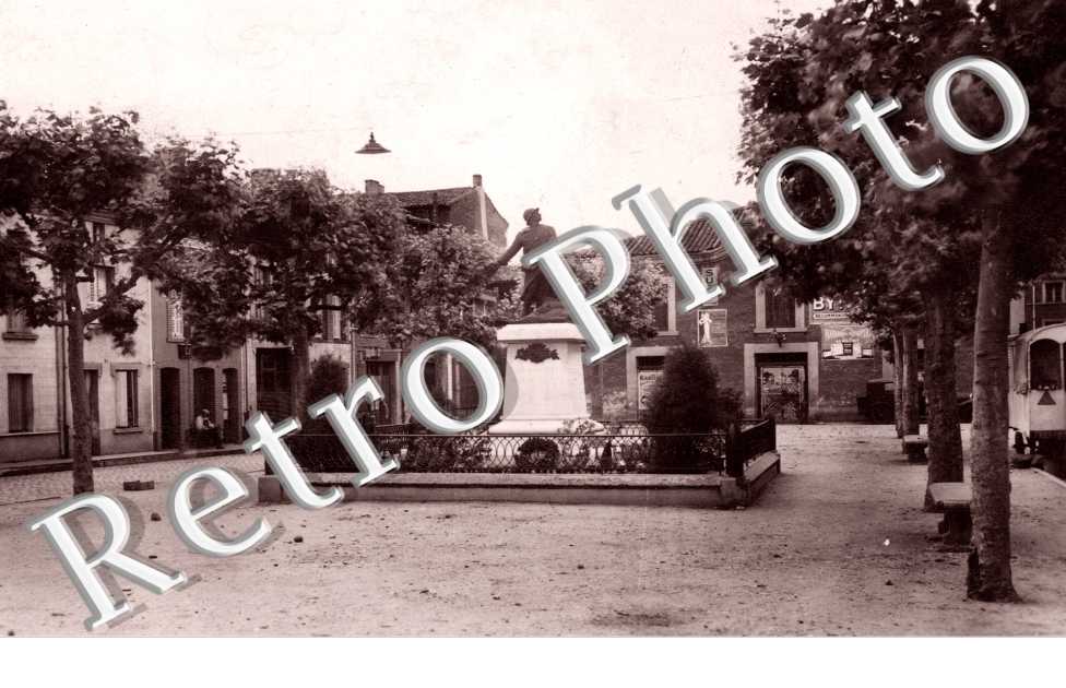 Place Parmentier et Monument aux Morts
