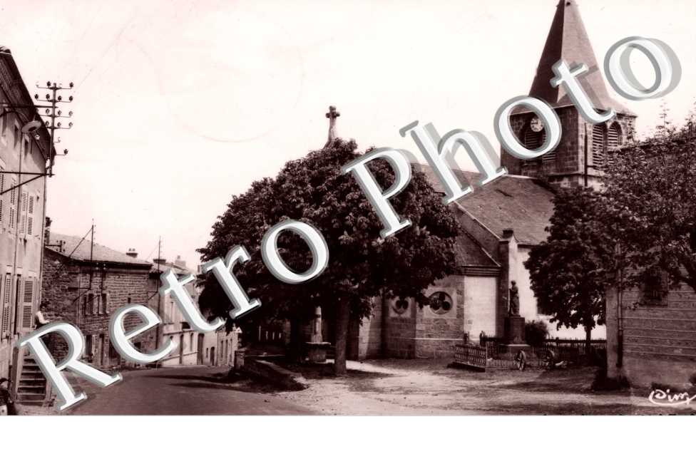 l'eglise et la route de Montbrison