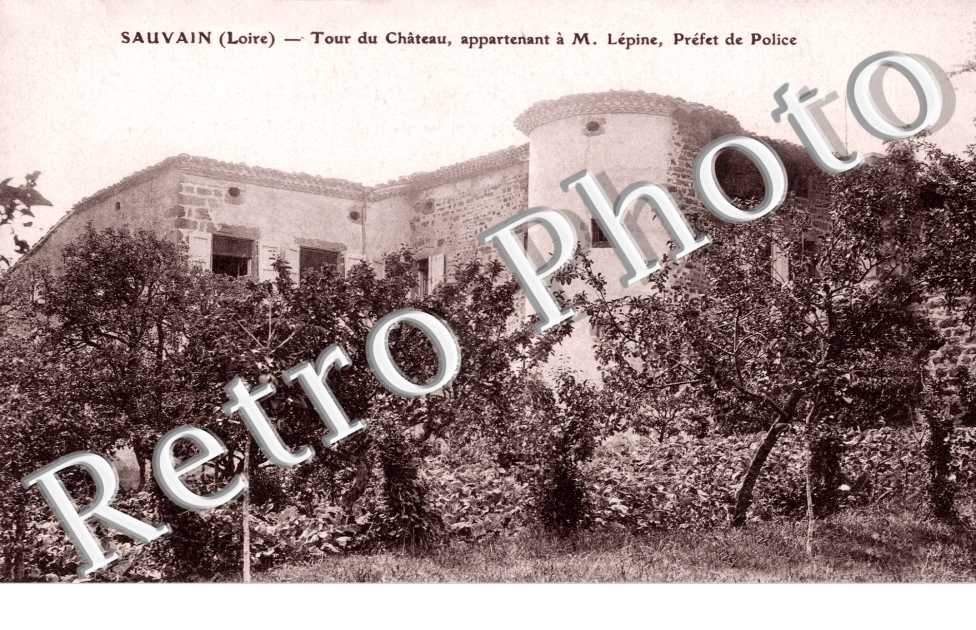 Tour du chateau appartenant a M. Lepine prefet de Police
