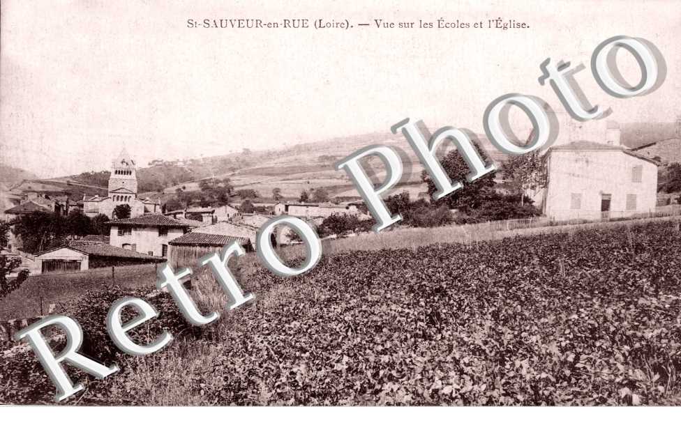 Vue sur les Ecoles et l'Eglise