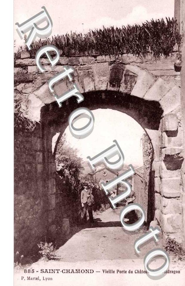 Vieille Porte du Chateau de Montdragon