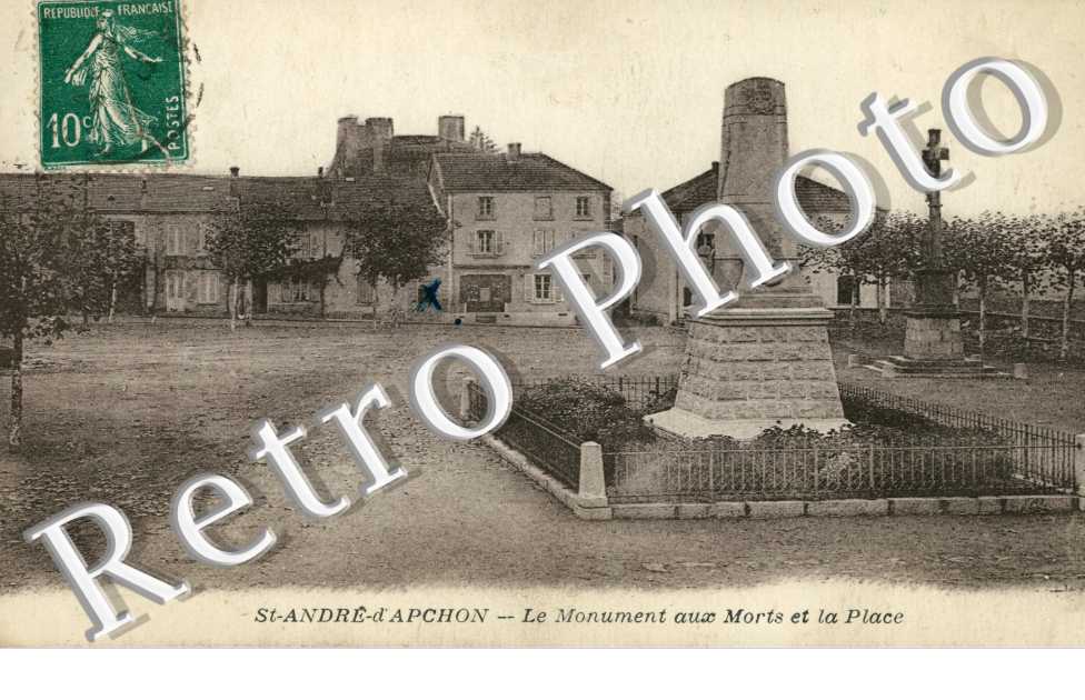 Monument aux morts et la place