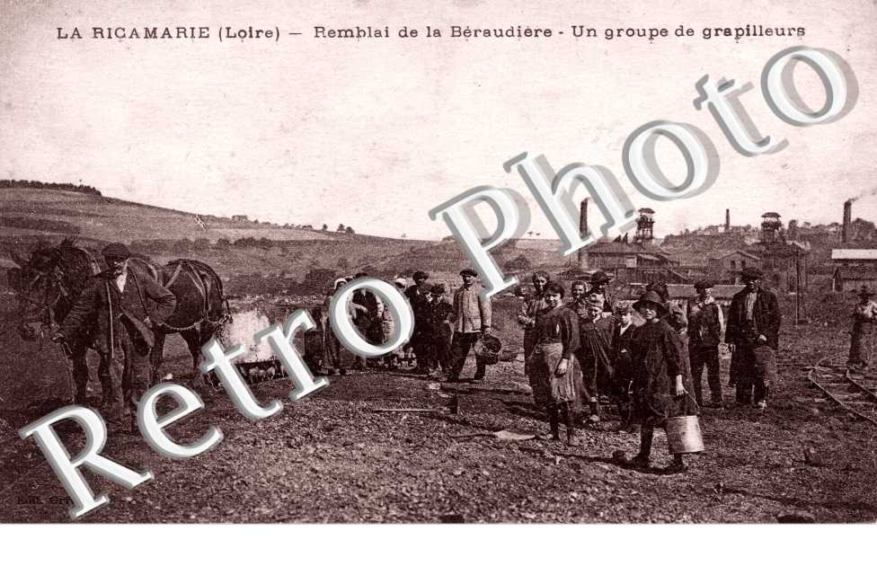remblai de la beraudiere, un groupe de grapilleurs