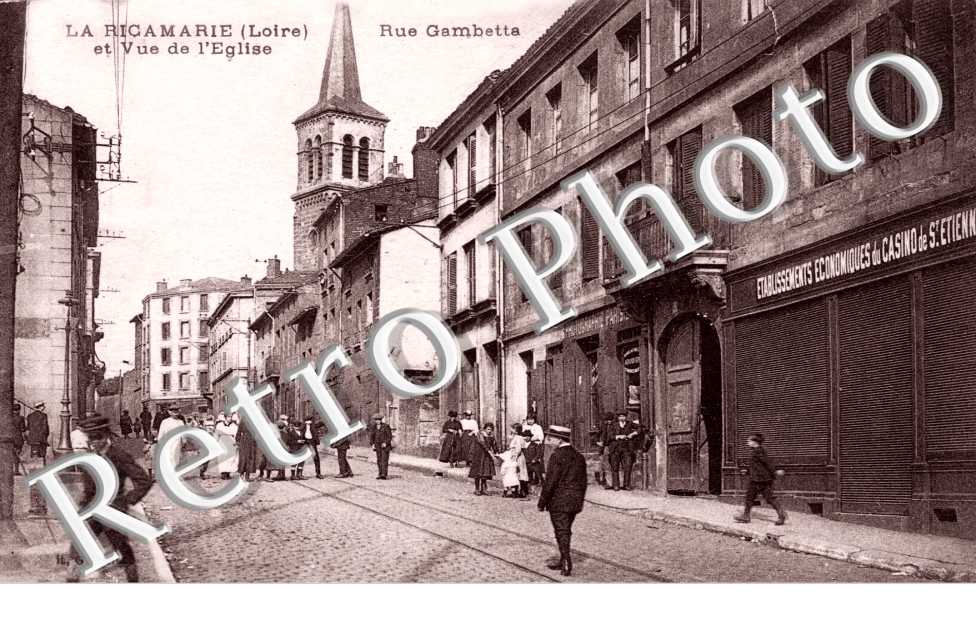 rue gambetta et vue de l'eglise