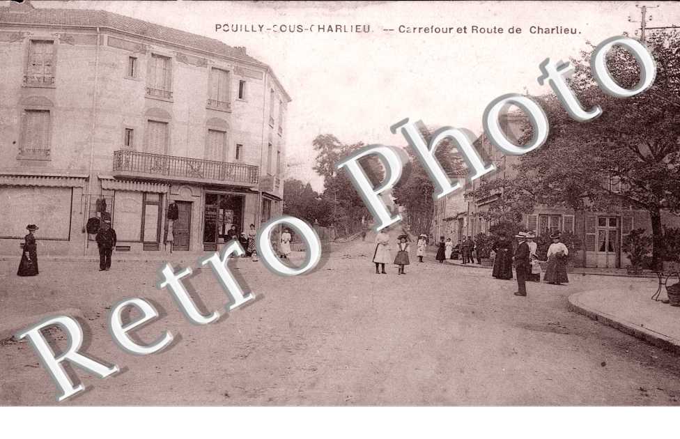 Carrefour et Route de Charlieu