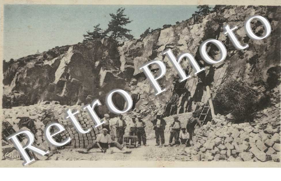 Ouvriers travaillant aux Carrieres