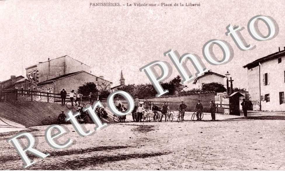 Le vélodrome - Place de la Liberté