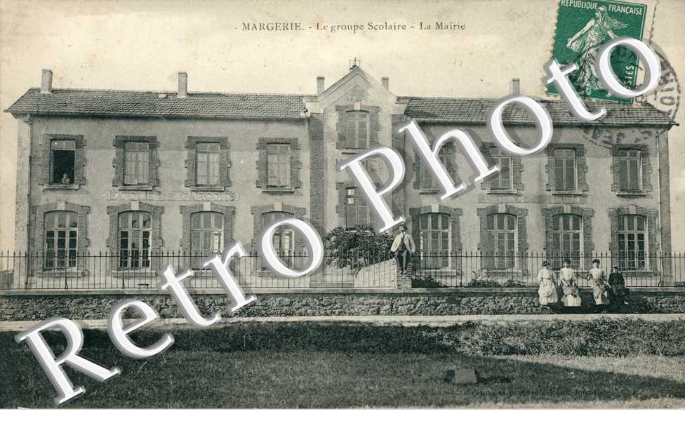 Groupe Scolaire et la Mairie