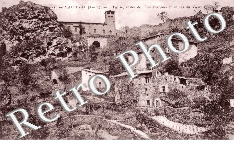 L'Eglise et les Ruines du Vieux Chateau