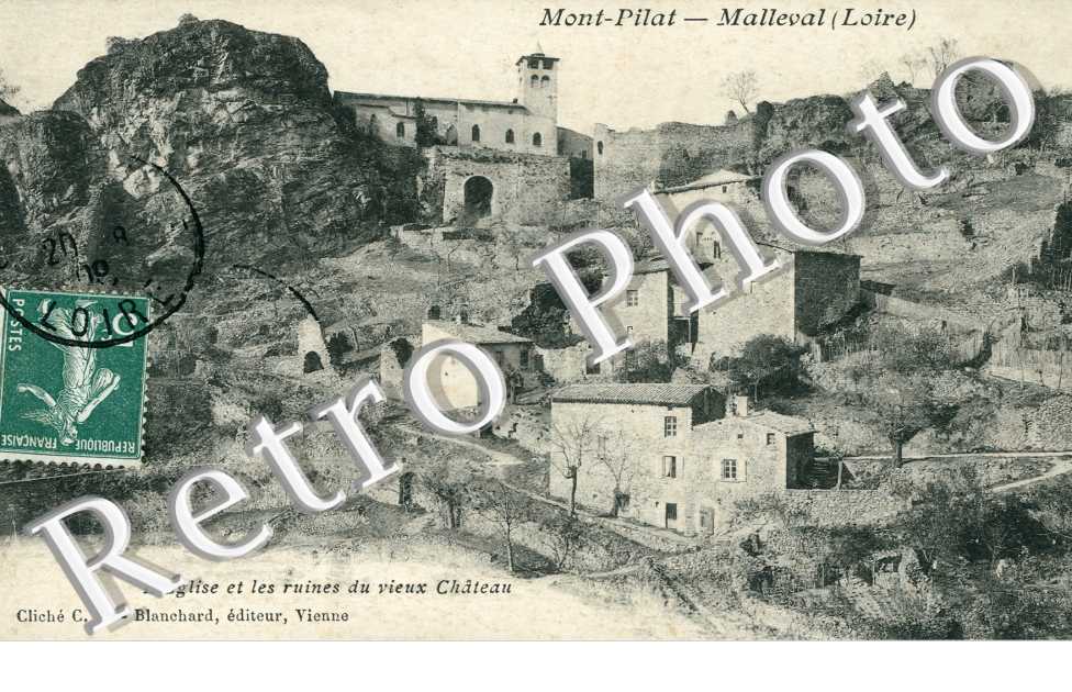l'Eglise et les Ruines du vieux Chateau