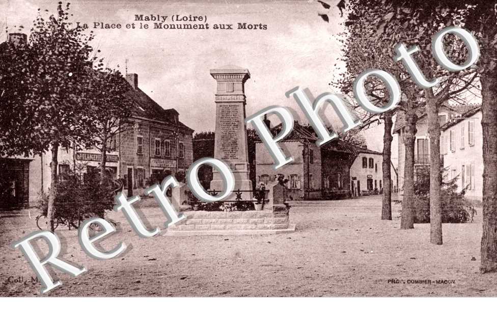 La place et le monument aux morts