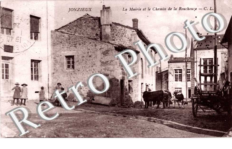 La mairie et le chemin de la Rouchouze
