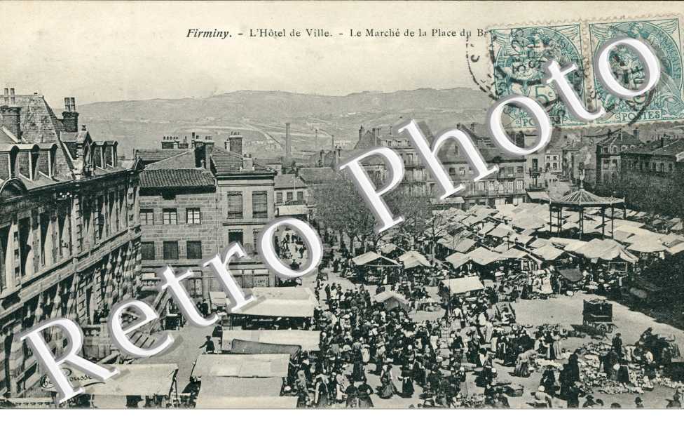 L'Hotel de Ville, le Marche et le Place