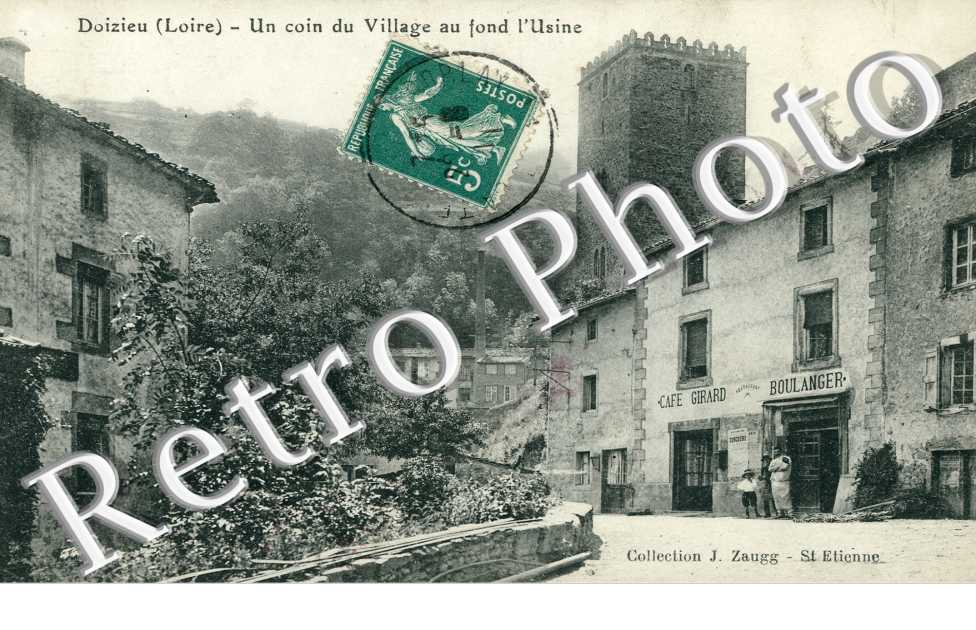 Le Village et au fond l'Usine