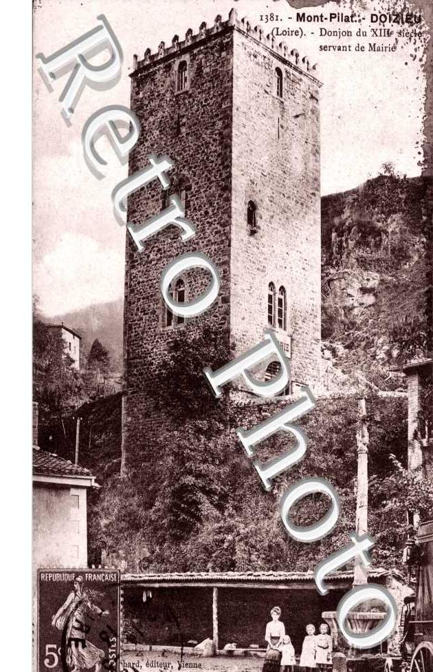 mont pilat - donjon du XIIIe siecle servant de mairie
