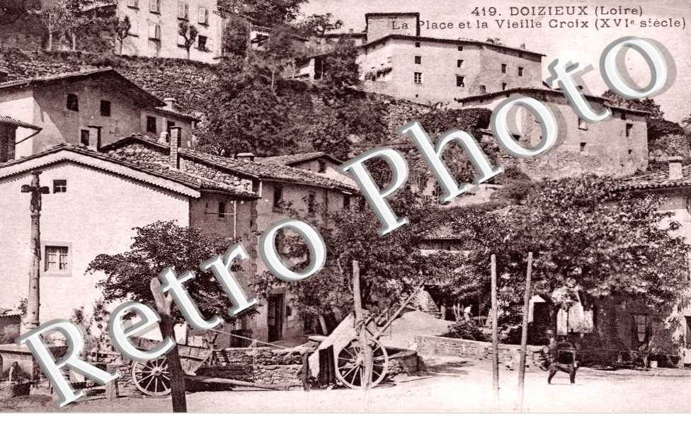 la place et la vieille croix