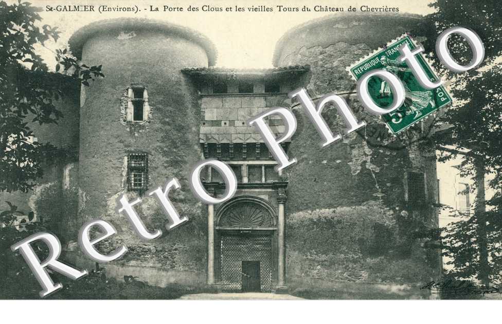 La Porte des Clous et les vieilles Tours du Chateau