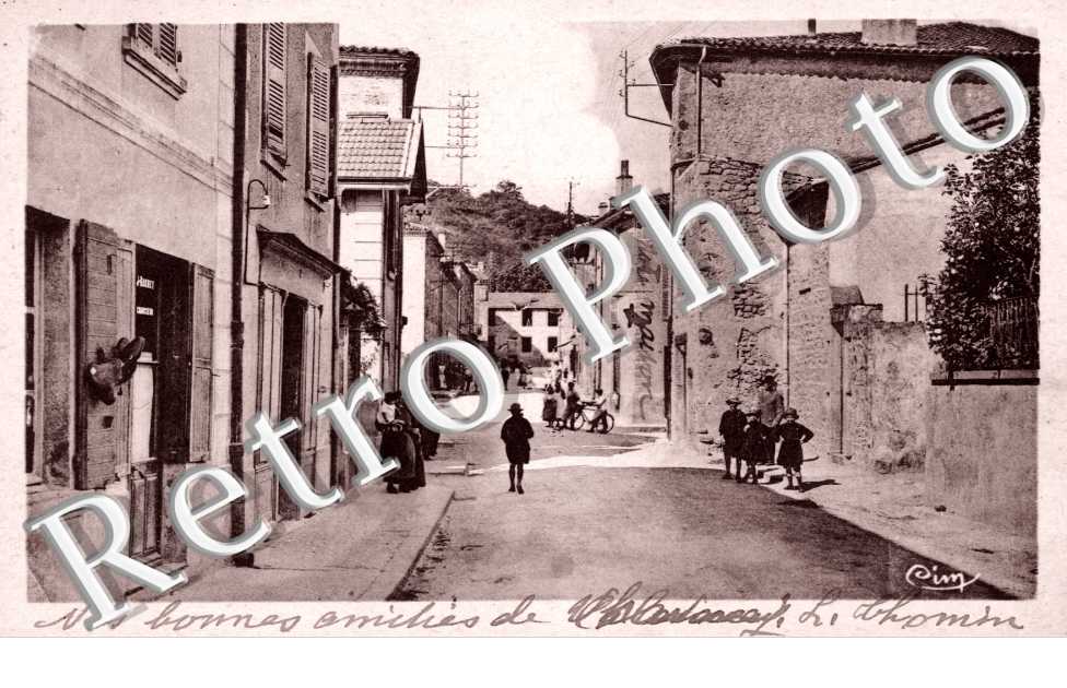 Rue principale et route de Pelussin