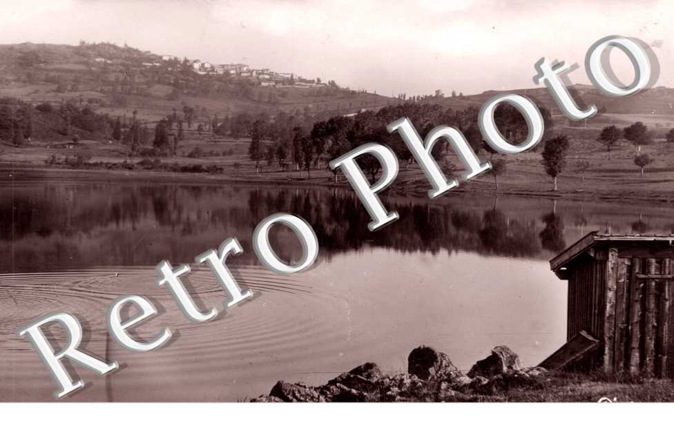 vue prise de l'etang de Royon  -  fin des annees 40
