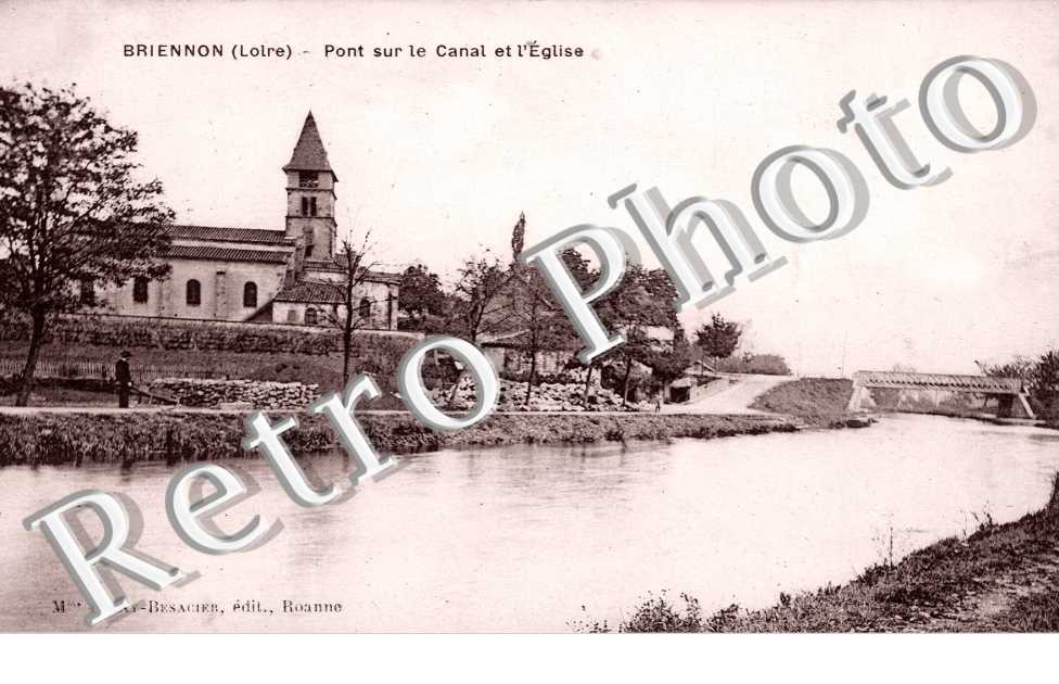 Pont sur le canal et l'eglise